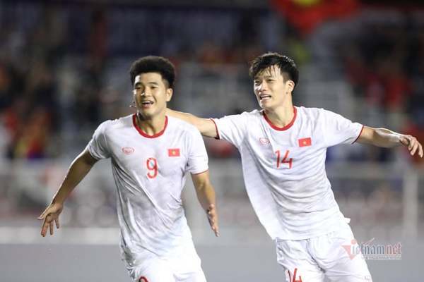 H&amp;amp;agrave; Đức Chinh... đen m&amp;amp;agrave; lại rất đỏ!