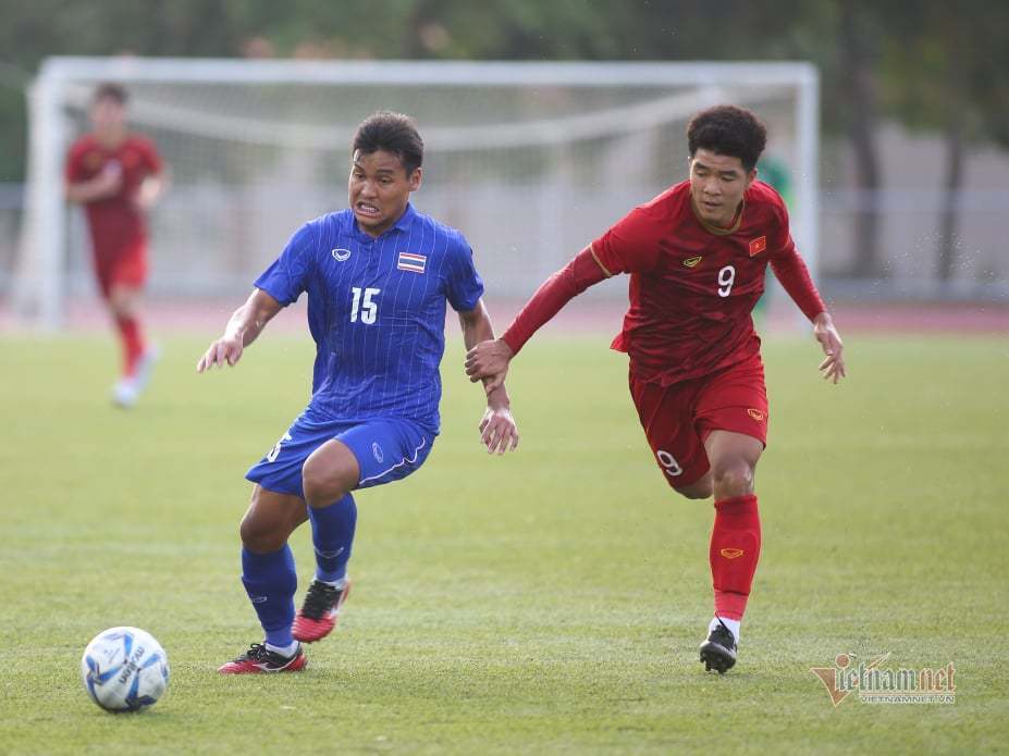 H&amp;amp;agrave; Đức Chinh... đen m&amp;amp;agrave; lại rất đỏ!