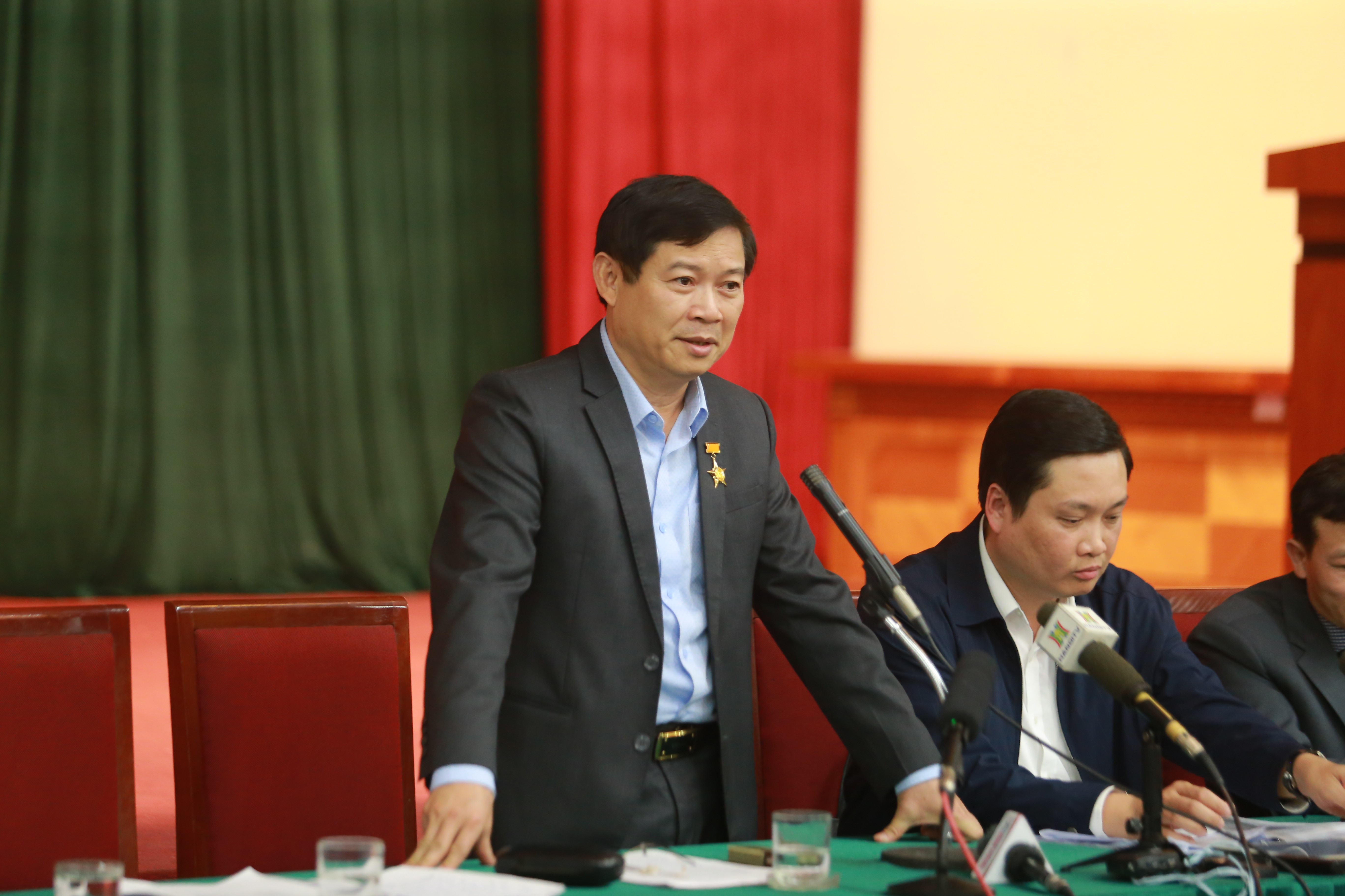 Tin nhanh - H&amp;agrave; Nội th&amp;ocirc;ng tin ch&amp;iacute;nh thức về việc Ch&amp;aacute;nh văn ph&amp;ograve;ng Th&amp;agrave;nh uỷ bị bắt