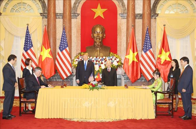 Đầu tư - Hai hợp đồng tỷ đ&amp;ocirc; được k&amp;yacute; kết nh&amp;acirc;n dịp Tổng thống Donald Trump sang Việt Nam (H&amp;igrave;nh 3).