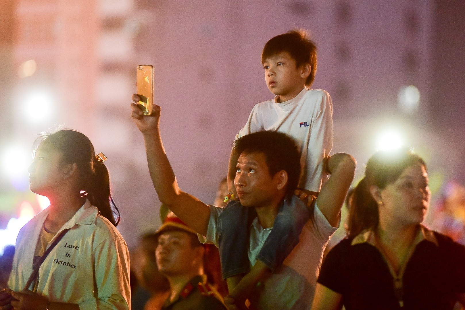 H&amp;agrave;ng vạn người m&amp;atilde;n nh&amp;atilde;n với m&amp;agrave;n ph&amp;aacute;o hoa trong đ&amp;ecirc;m khai hội Đền H&amp;ugrave;ng 2019 - 7