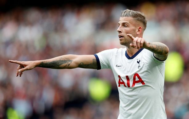 Hậu vệ Tottenham quyên máy tính bảng Alderweireld kêu gọi mọi người quyên góp máy tính bảng cho các bệnh nhân Covid-19. Ảnh: Reuters.