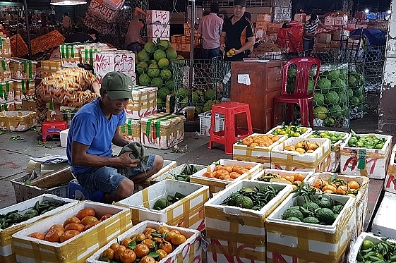 hoa tuoi va trai cay tang gia chong mat trong ngay ram thang gieng