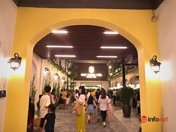 Kem Tr&amp;amp;agrave;ng Tiền kho&amp;amp;aacute;c '&amp;amp;aacute;o mới' gi&amp;amp;aacute; 10 tỷ, đ&amp;amp;ocirc;ng nghịt người d&amp;amp;acirc;n đến thưởng thức