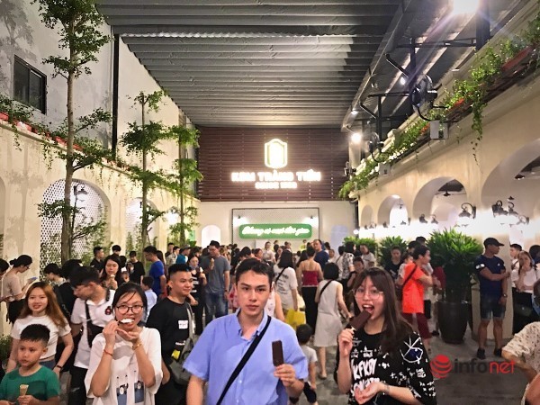 Kem Tr&amp;amp;agrave;ng Tiền kho&amp;amp;aacute;c '&amp;amp;aacute;o mới' gi&amp;amp;aacute; 10 tỷ, đ&amp;amp;ocirc;ng nghịt người d&amp;amp;acirc;n đến thưởng thức