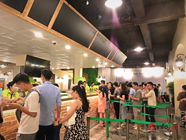 Kem Tr&amp;amp;agrave;ng Tiền kho&amp;amp;aacute;c '&amp;amp;aacute;o mới' gi&amp;amp;aacute; 10 tỷ, đ&amp;amp;ocirc;ng nghịt người d&amp;amp;acirc;n đến thưởng thức