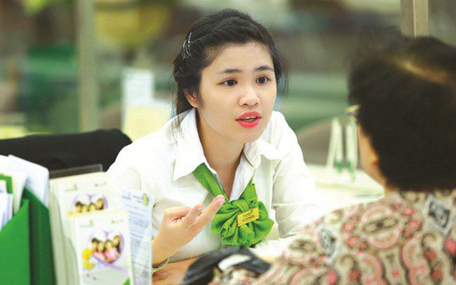 Nh&amp;amp;acirc;n vi&amp;amp;ecirc;n ng&amp;amp;acirc;n h&amp;amp;agrave;ng kiếm trăm ng&amp;amp;agrave;n USD mỗi th&amp;amp;aacute;ng, chuyện kh&amp;amp;ocirc;ng hề lạ