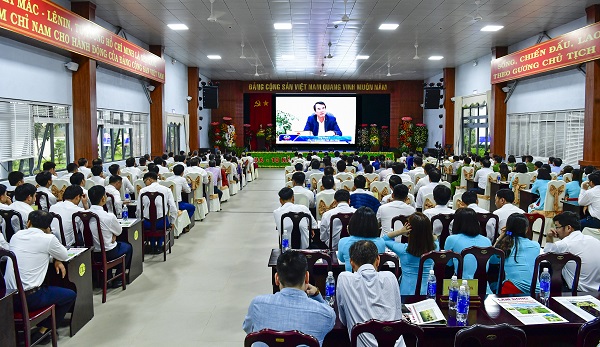 To&amp;agrave;n cảnh buổi lễ kỷ niệm