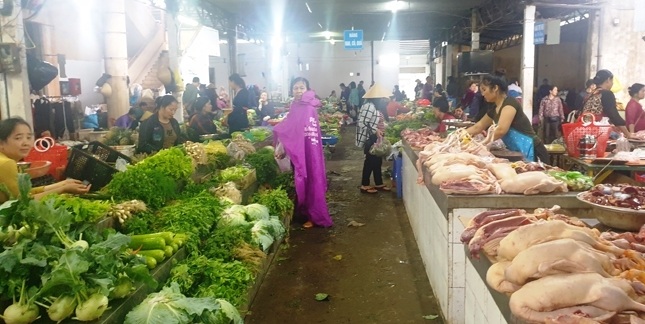Nhộn nhịp phi&amp;ecirc;n chợ ng&amp;agrave;y &amp;ocirc;ng C&amp;ocirc;ng, &amp;ocirc;ng T&amp;aacute;o - 1