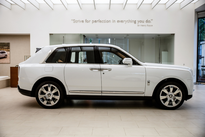 Rolls-Royce Cullinan - SUV cho giới si&amp;ecirc;u gi&amp;agrave;u Việt