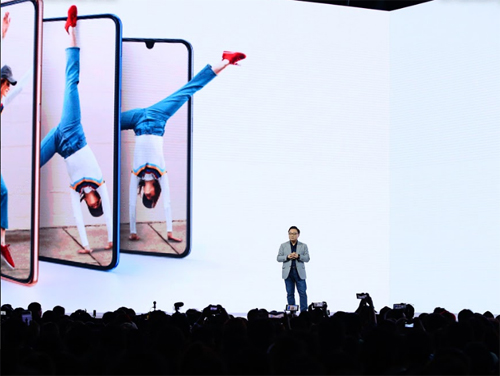 CEO Samsung DJ Koh trong sự kiện A Galaxy Event.&amp;amp;nbsp;