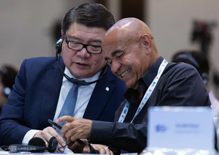 Doanh nh&amp;amp;acirc;n c&amp;amp;ocirc;ng nghệ cao Kamran Elahian (phải) tại Diễn đ&amp;amp;agrave;n s&amp;amp;aacute;ng 29/8. Ảnh: Cynthia&amp;amp;nbsp;Nguyễn.