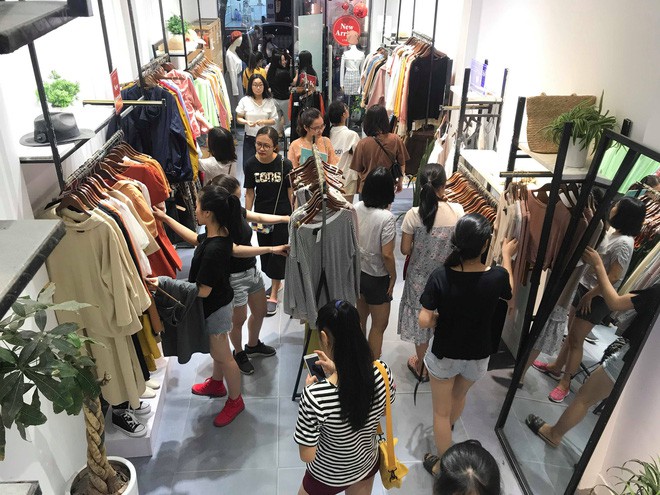 Sự thật về việc giảm gi&amp;aacute; l&amp;ecirc;n đến 70% tại c&amp;aacute;c cửa h&amp;agrave;ng thời trang - Ảnh 3.