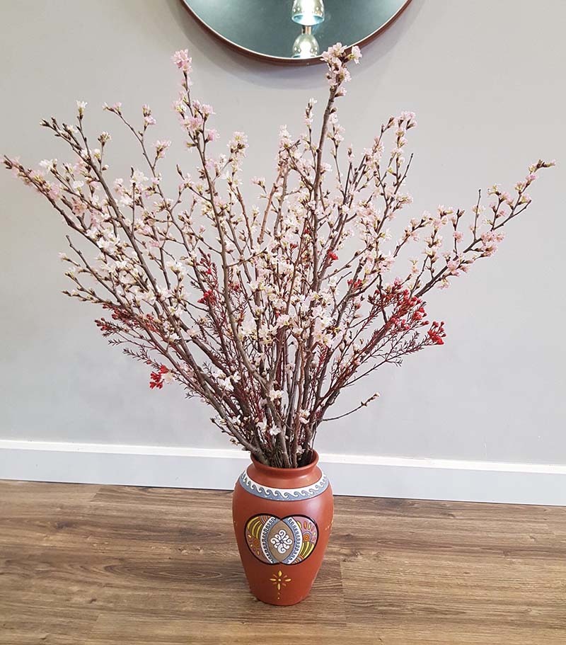 Tết nhà giàu, bình anh đào trái vụ, hàng ngoại xách tay giá chục triệu Tết nhà giàu, bình anh đào trái vụ, hàng ngoại xách tay giá chục triệu