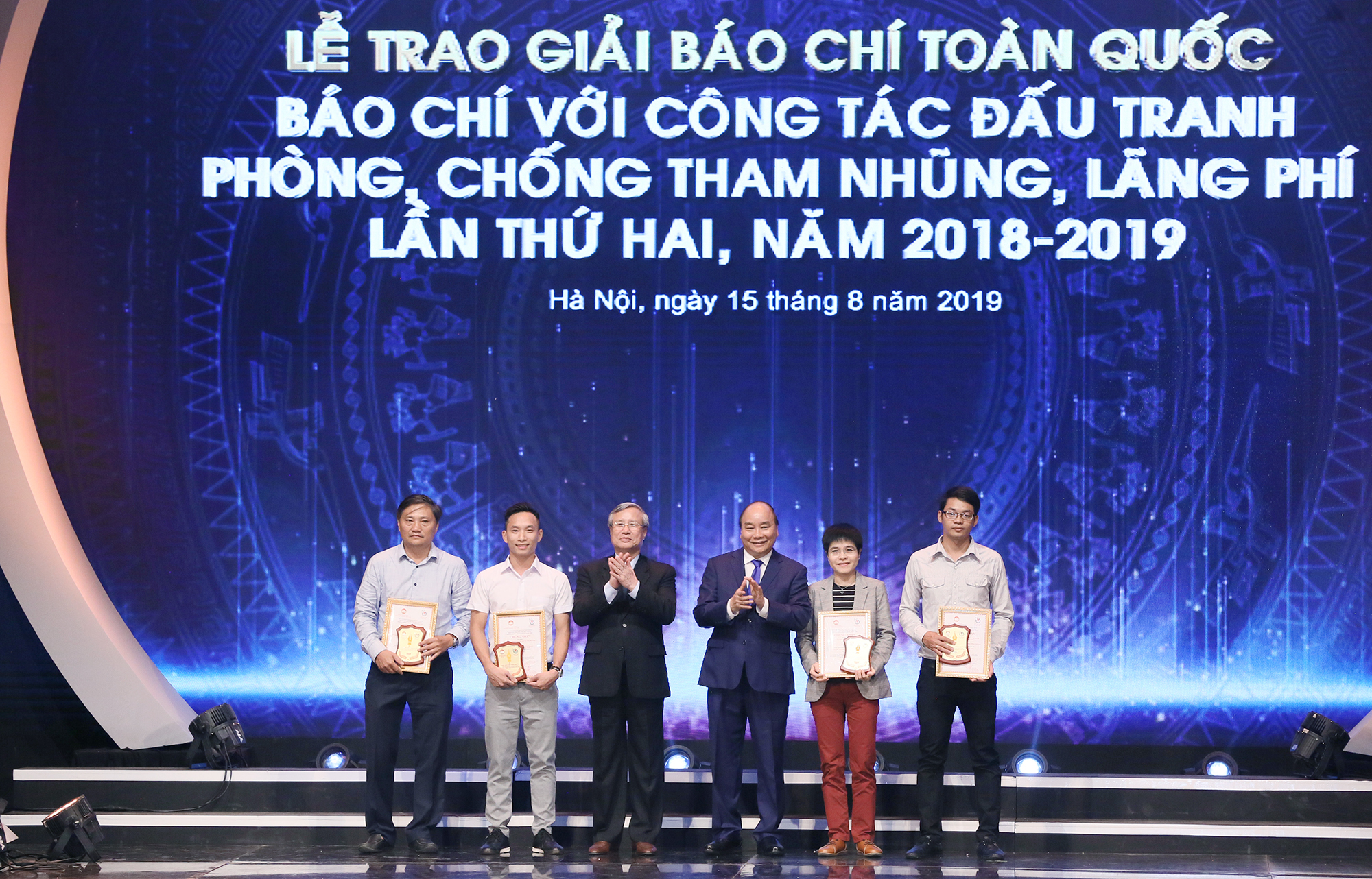 Thủ tướng kỳ vọng vai trò của báo chí trong chống tham nhũng thu tuong ky vong vai tro cua bao chi trong chong tham nhung