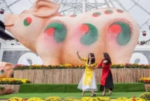 Giới trẻ xúng xính váy áo du xuân không muốn về tại Sun World Danang Wonders