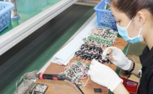Lận đận thương hiệu điện tử Việt