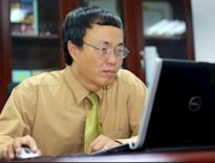 "Trong tình hình tiêu cực và năng lực ra đề trắc nghiệm như hiện nay thì nên trở lại thi tự luận"