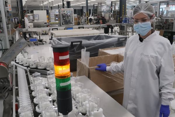 Thương hiệu xa xỉ góp sức chống dịch, tự cứu mình