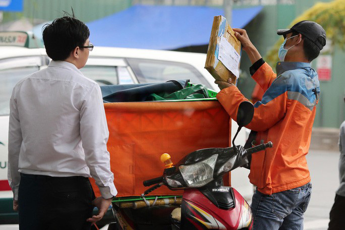 Thương mại điện tử đe dọa chợ, si&amp;ecirc;u thị - Ảnh 1.