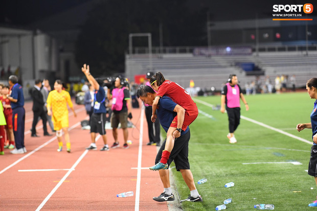 Top 10 khoảnh khắc ấn tượng nhất tại SEA Games 30 của Đo&amp;agrave;n thể thao Việt Nam - Ảnh 21.