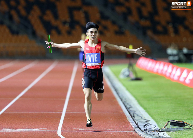 Top 10 khoảnh khắc ấn tượng nhất tại SEA Games 30 của Đo&amp;agrave;n thể thao Việt Nam - Ảnh 3.