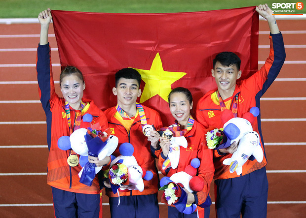 Top 10 khoảnh khắc ấn tượng nhất tại SEA Games 30 của Đo&amp;agrave;n thể thao Việt Nam - Ảnh 4.