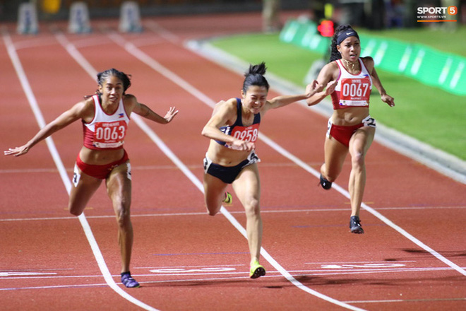 Top 10 khoảnh khắc ấn tượng nhất tại SEA Games 30 của Đo&amp;agrave;n thể thao Việt Nam - Ảnh 6.