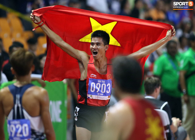 Top 10 khoảnh khắc ấn tượng nhất tại SEA Games 30 của Đo&amp;agrave;n thể thao Việt Nam - Ảnh 11.