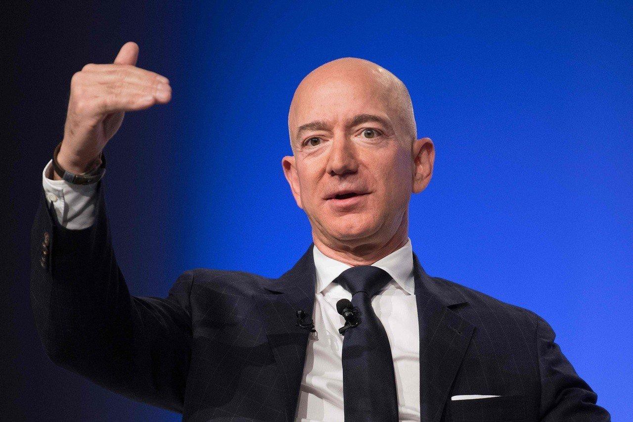 Jeff Bezos vẫn h&amp;agrave;i hước khi viết thư gửi cổ đ&amp;ocirc;ng Amazon năm nay, nhưng 2 c&amp;acirc;u n&amp;agrave;y mới l&amp;agrave; điều đ&amp;aacute;ng ch&amp;uacute; &amp;yacute; nhất: Muốn th&amp;agrave;nh c&amp;ocirc;ng, nhất định phải đọc qua một lần! - Ảnh 1.