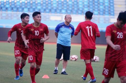 Thể thao - Tung miếng đ&amp;ograve;n &amp;ldquo;độc&amp;rdquo; nhưng Campuchia sẽ bị thầy tr&amp;ograve; HLV Park Hang-seo bắt b&amp;agrave;i (H&amp;igrave;nh 2).