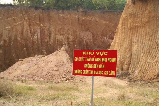 Vụ ch&amp;ocirc;n trộm chất thải ở S&amp;oacute;c Sơn: D&amp;acirc;n tr&amp;igrave;nh b&amp;aacute;o nhiều th&amp;aacute;ng nhưng ch&amp;iacute;nh quyền v&amp;agrave;o cuộc qu&amp;aacute; muộn - Ảnh 1.