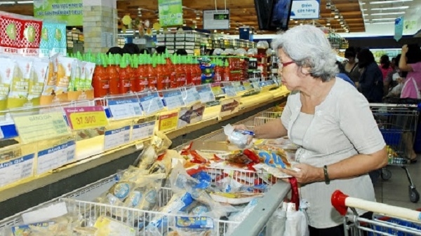 Nhiều cửa h&amp;amp;agrave;ng tiện lợi như VinMart, Circle K, FamilyMart, Co.op Smile... đều cố gắng th&amp;amp;acirc;m nhập s&amp;amp;acirc;u v&amp;amp;agrave;o ng&amp;amp;otilde; ng&amp;amp;aacute;ch, khu d&amp;amp;acirc;n cư. Ảnh:congthuong