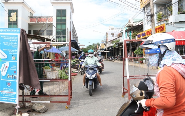 Trung t&amp;acirc;m thương mại, si&amp;ecirc;u thị, si&amp;ecirc;u thị mini, cửa h&amp;agrave;ng tiện lợi, cửa h&amp;agrave;ng tạp h&amp;oacute;a, cơ sở kinh doanh dịch vụ ăn uống chỉ được b&amp;aacute;n h&amp;agrave;ng mang đi