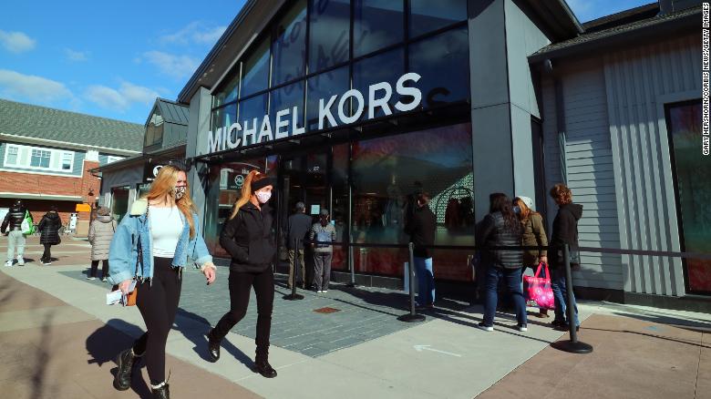 Một số thương hiệu nổi tiếng như Coach v&amp;agrave; Michael Kors sản xuất h&amp;agrave;ng h&amp;oacute;a tại Việt Nam.
