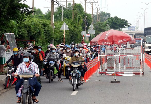 .    Người d&amp;acirc;n Long An nếu đ&amp;atilde; ti&amp;ecirc;m vắc xin được ph&amp;acirc;n luồng, khai b&amp;aacute;o y tế v&amp;agrave; cho về c&amp;aacute;ch ly tại nh&amp;agrave;