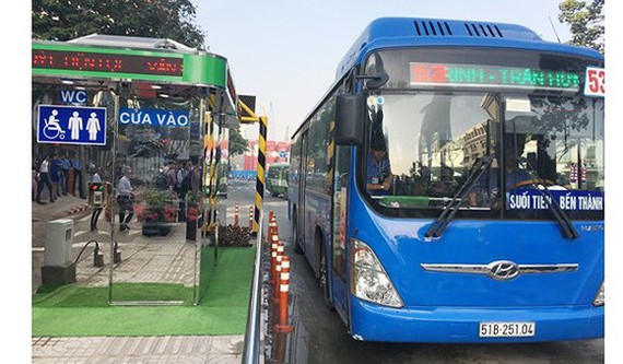 TPHCM mở lại 4 tuyến bu&amp;yacute;t