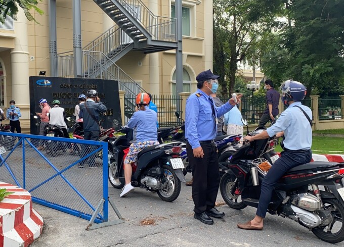Người lao động Khu chế xuất T&amp;acirc;n Thuận (quận 7) quay trở lại nh&amp;agrave; m&amp;aacute;y