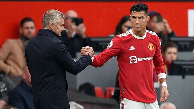 Ronaldo ghi năm b&amp;agrave;n sau s&amp;aacute;u trận cho Man Utd nhưng được cho l&amp;agrave; chưa h&amp;agrave;i l&amp;ograve;ng với lối chơi của đội