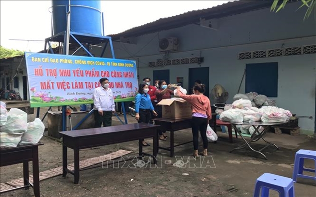 Thời gian qua, B&amp;igrave;nh Dương đ&amp;atilde; thực hiện nhiều chương tr&amp;igrave;nh hỗ trợ cho người d&amp;acirc;n ở khu nh&amp;agrave; trọ, người lao động l&amp;agrave; c&amp;ocirc;ng nh&amp;acirc;n đang sinh sống v&amp;agrave; l&amp;agrave;m việc ở B&amp;igrave;nh Dương
