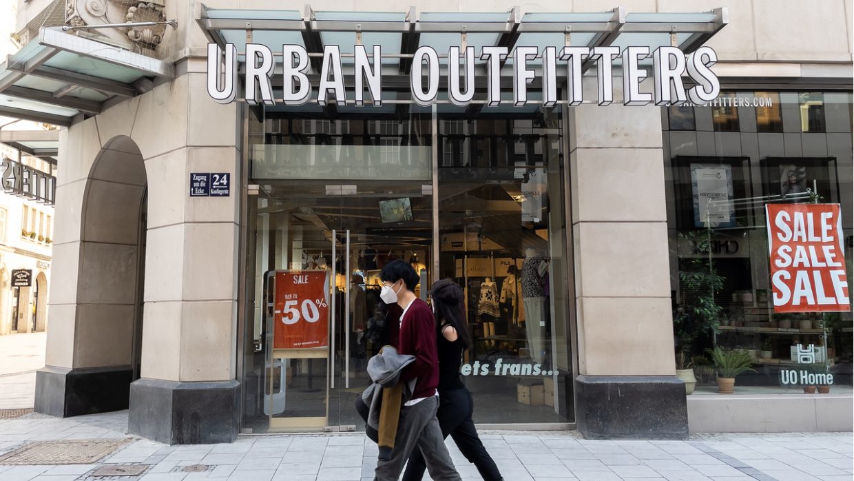 Urban Outfitters l&amp;agrave; một trong những b&amp;agrave;i học đắt gi&amp;aacute; về thất bại tr&amp;ecirc;n đất Trung