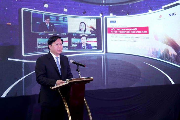 Thứ trưởng Bộ Kế hoạch v&amp;agrave; Đầu tư Trần Duy Đ&amp;ocirc;ng ph&amp;aacute;t biểu tại lễ ra mắt Dự &amp;aacute;n Hỗ trợ doanh nghiệp khởi nghiệp đổi mới s&amp;aacute;ng tạo