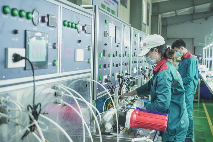 Nếu như tăng trưởng qu&amp;yacute; IV đạt 4% (c&amp;ugrave;ng kỳ năm 2020 l&amp;agrave; 4,5%) th&amp;igrave; tăng trưởng GDPcả năm 2021 của Việt Nam sẽ ở mức 2,2% (năm 2020 l&amp;agrave; 2,9%)