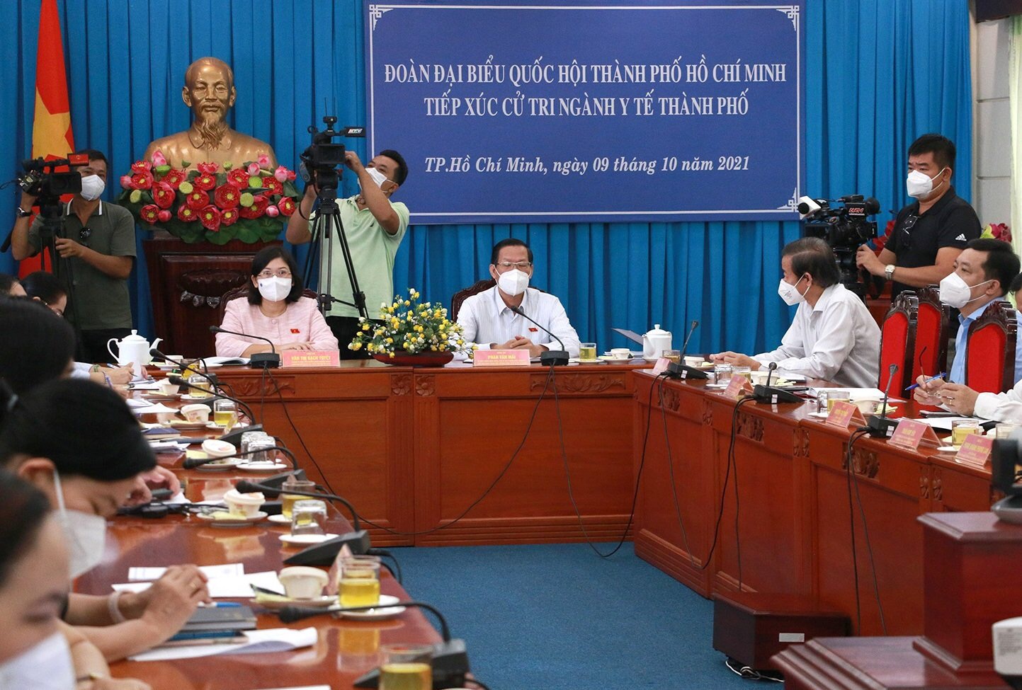 Hội nghị trực tuyến tiếp x&amp;uacute;c giữa Đo&amp;agrave;n đại biểu Quốc hội TP.HCM với cử tri ng&amp;agrave;nh y tế