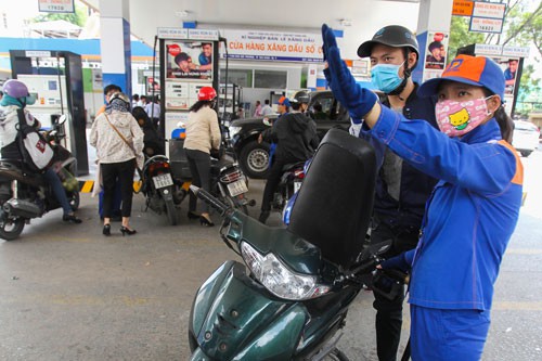 Xăng dầu tiếp tục tăng gi&amp;aacute; từ 15 giờ ng&amp;agrave;y 11-10