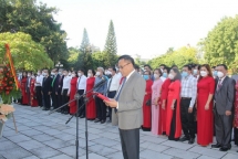 Thanh Hóa: Doanh nghiệp, doanh nhân dâng hương báo công Bác nhân ngày Doanh nhân Việt Nam