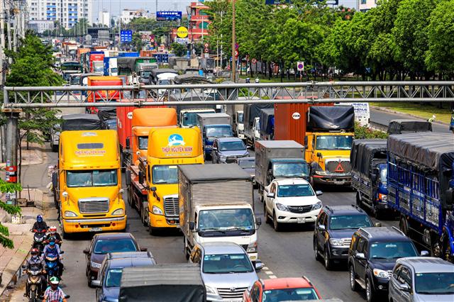 Gi&amp;amp;aacute; xăng tăng t&amp;amp;aacute;c động thế n&amp;amp;agrave;o đến phục hồi kinh tế sau dịch? ảnh 2