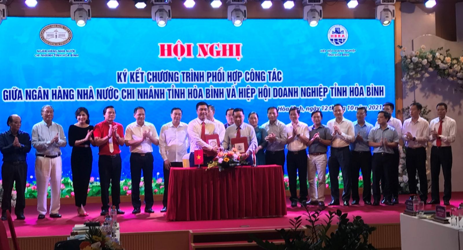 Hai b&amp;ecirc;n thực hiện Lễ k&amp;yacute; kết