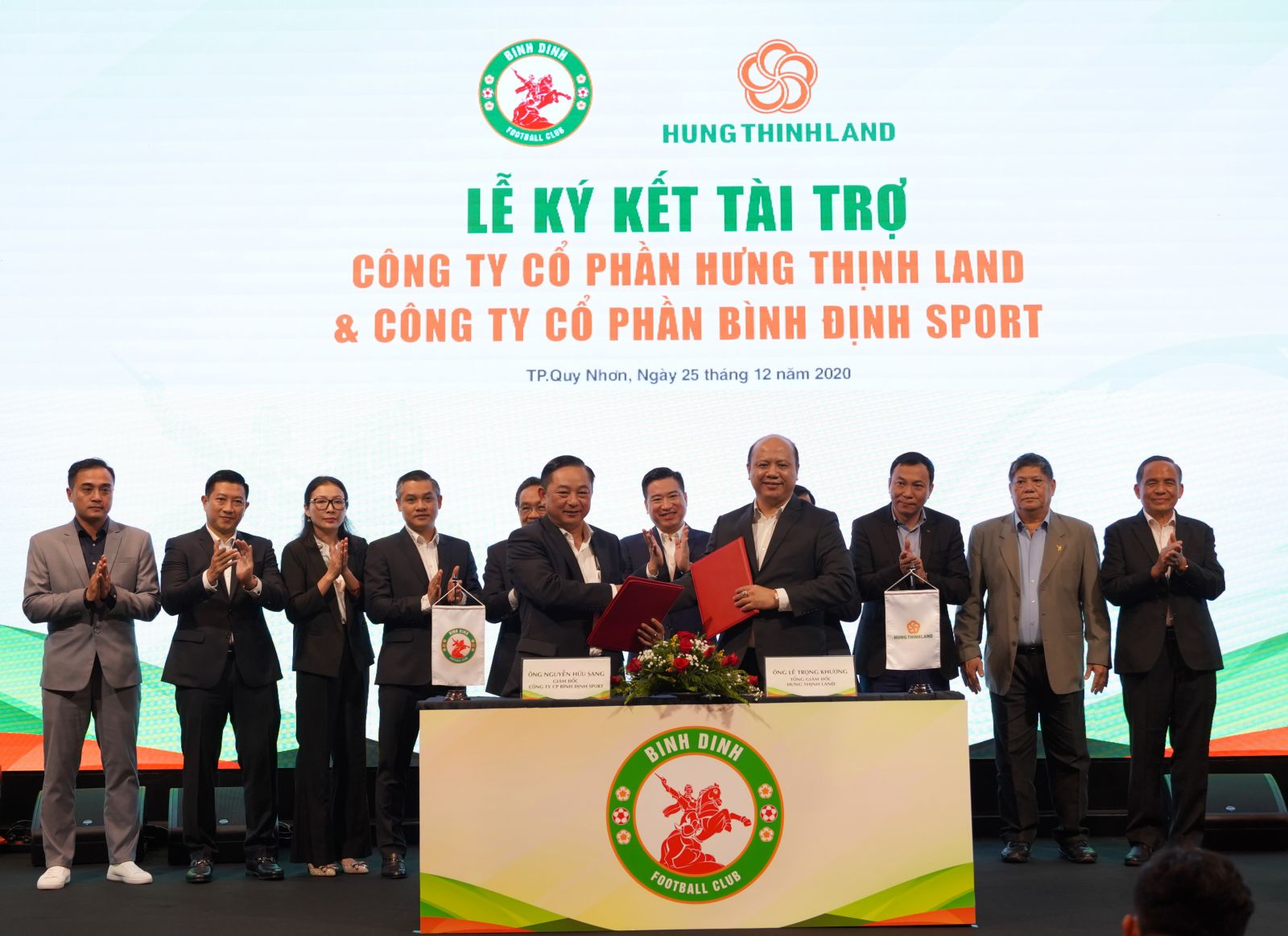 Sự kiện t&amp;agrave;i trợ cho CLB b&amp;oacute;ng đ&amp;aacute; TopenLand B&amp;igrave;nh Định hồi cuối th&amp;aacute;ng 12/2020. Ảnh: Hưng Thịnh Land