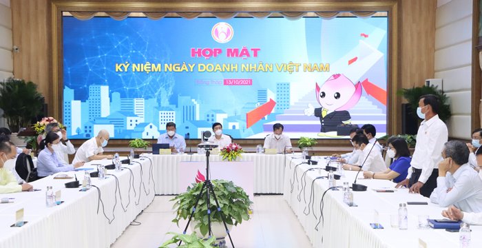 To&amp;agrave;n cảnh buổi họp mặt Kỷ niệm Ng&amp;agrave;y Doanh nh&amp;acirc;n Việt Nam (13/10) tại điểm cầu UBND tỉnh Đồng Th&amp;aacute;p. Ảnh: Văn Khương